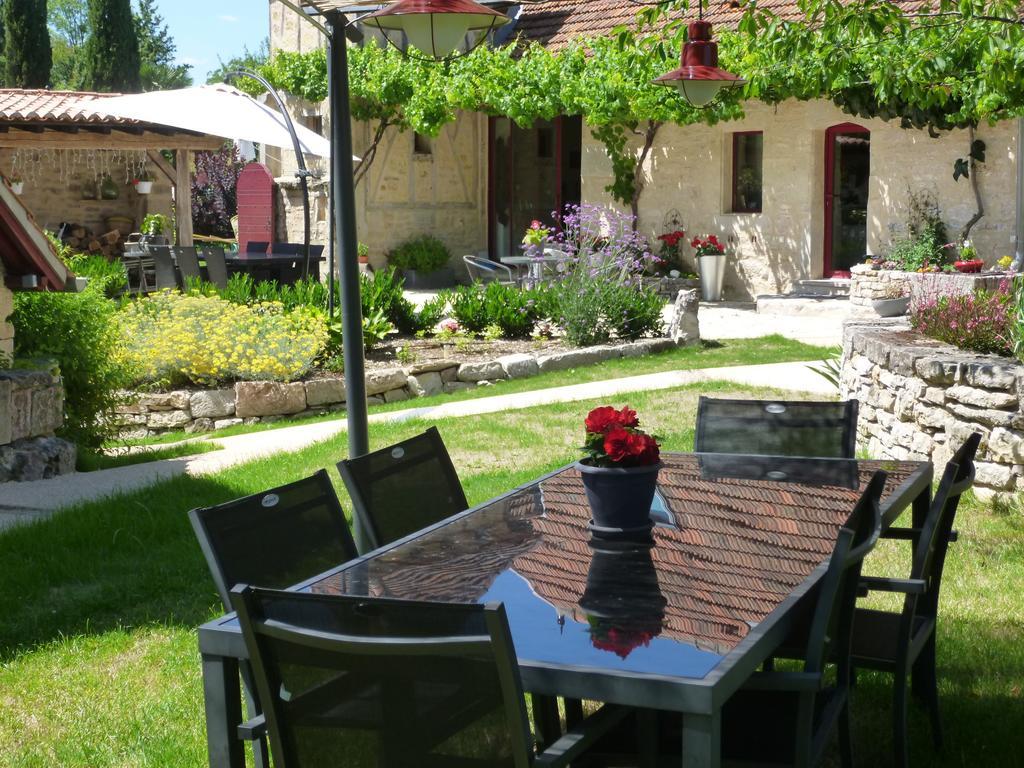 Au Mas De Gamet Bed & Breakfast Théminettes Екстериор снимка